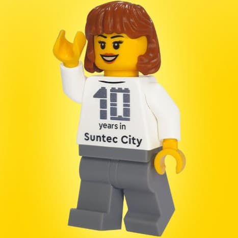 LEGO sættet Celebrating 10 Years at Suntec City - Female Minifigure